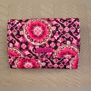Vera Bradley Riley Compact Wallet Raspberry Medallion Performance Twill NWOT’s